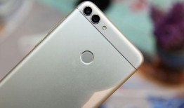 吃瓜群众和华为哪个好一点,谁才是科技界的佼佼者？”