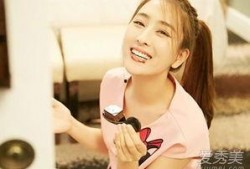 马苏和朋友聚会吃瓜群众