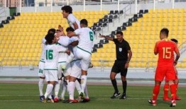 国足打伊拉克群众吃瓜,球场内外风云变幻