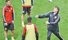 国足打伊拉克群众吃瓜,球场内外风云变幻