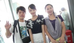 群众吃瓜怎么拍的视频呢,捕捉群众吃瓜瞬间，记录民间欢乐时光