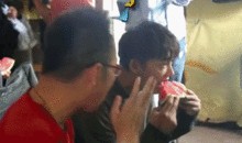 开工吃瓜的群众,揭秘工地上的趣味生活