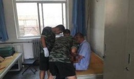 吃路边瓜的群众图片真实,一幕吃路边瓜的群众温馨瞬间