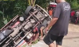 群众吃瓜怎么拍的视频呢,捕捉群众吃瓜瞬间，记录民间欢乐时光